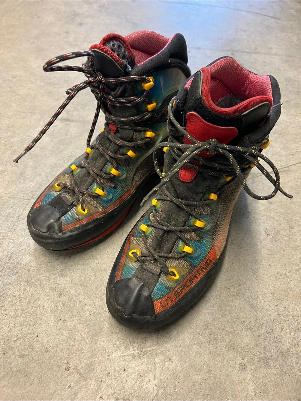 Men's Multicolor Hiking Boots - Yellow & Red Accents size US 11 EUR 44 1/2